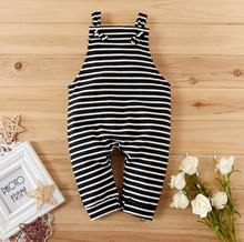Laden Sie das Bild in den Galerie-Viewer, Set of 2 Baby Boy / Girl casual Rompers / Jumpsuit