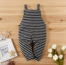 Laden Sie das Bild in den Galerie-Viewer, Set of 2 Baby Boy / Girl casual Rompers / Jumpsuit