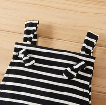 Laden Sie das Bild in den Galerie-Viewer, Set of 2 Baby Boy / Girl casual Rompers / Jumpsuit