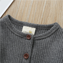 Laden Sie das Bild in den Galerie-Viewer, 2er Set Baby Junge/Mädchen Baumwolle gestrickt Stil solide Strickjacke langarm Jumpsuit