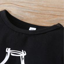 Laden Sie das Bild in den Galerie-Viewer, Baby toddler design print Jumpsuit/ romper