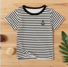 Laden Sie das Bild in den Galerie-Viewer, Toddler Boy striped T-shirt
