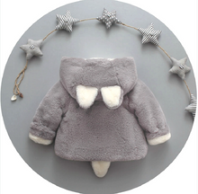 Laden Sie das Bild in den Galerie-Viewer, Solid Hooded 3D Ear and Tail Decor Baby Coat