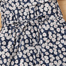 Laden Sie das Bild in den Galerie-Viewer, Girls flower pattern jumpsuite