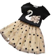 Laden Sie das Bild in den Galerie-Viewer, Star Applique Girls Dress