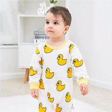 Laden Sie das Bild in den Galerie-Viewer, Adorable duck print jumpsuit
