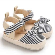 Laden Sie das Bild in den Galerie-Viewer, Baby / Toddler Girl Bowknot Decor Striped Velcro Sandals
