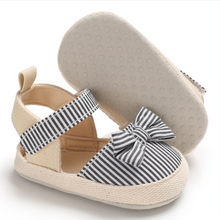 Laden Sie das Bild in den Galerie-Viewer, Baby / Toddler Girl Bowknot Decor Striped Velcro Sandals
