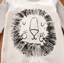 Laden Sie das Bild in den Galerie-Viewer, Baby toddler design print Jumpsuit/ romper
